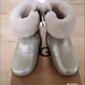 Girl UGG boots 11